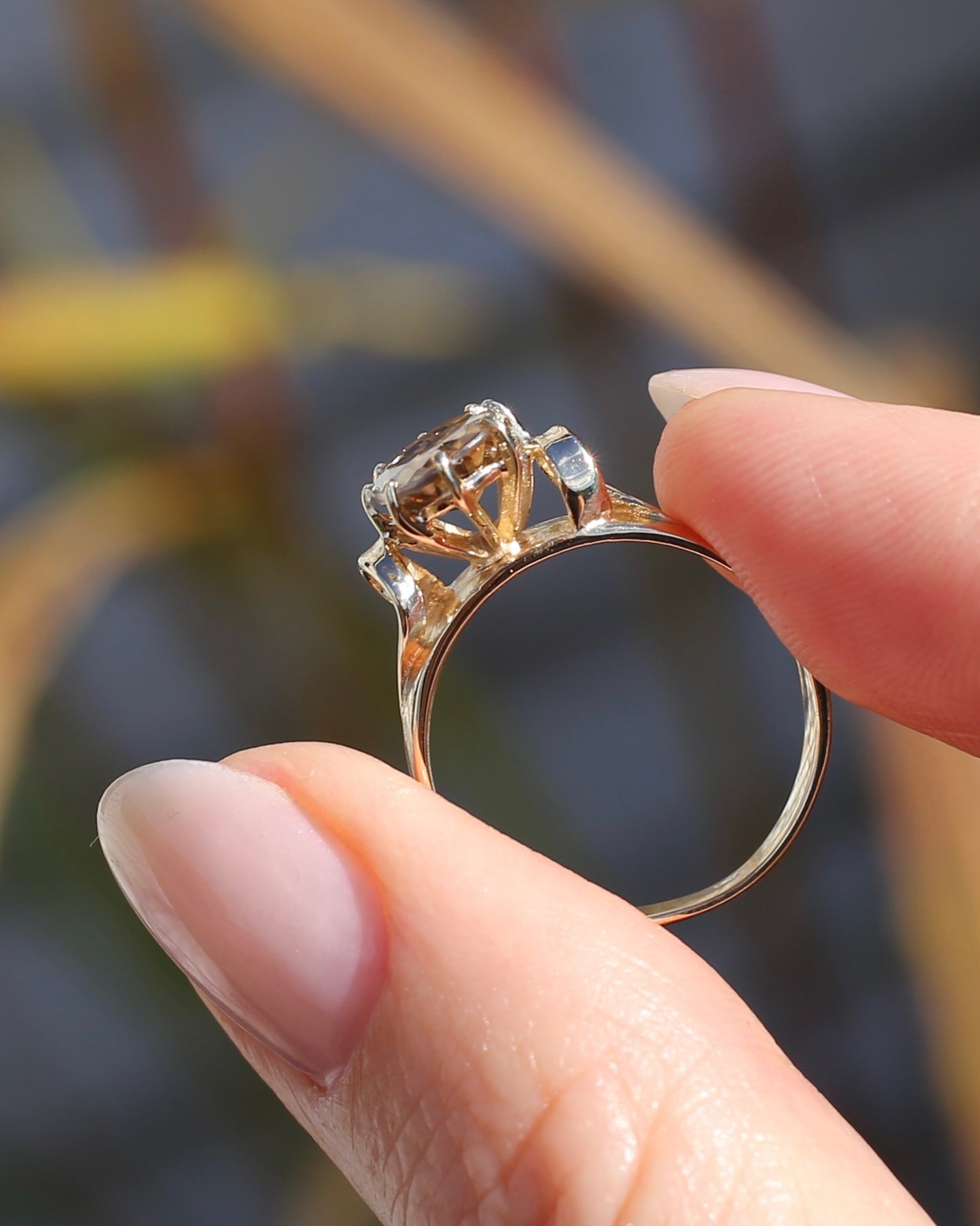 Pale Honey Coloured 2.4ct Australian Zircon in Vintage 9ct Yellow Gold, size P or 7.5
