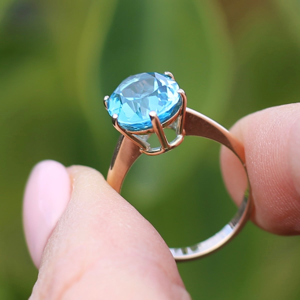 Vintage 4.5ct Oval Blue Topaz Claw Set Ring, 9ct Yellow Gold, size 6 or L1/2