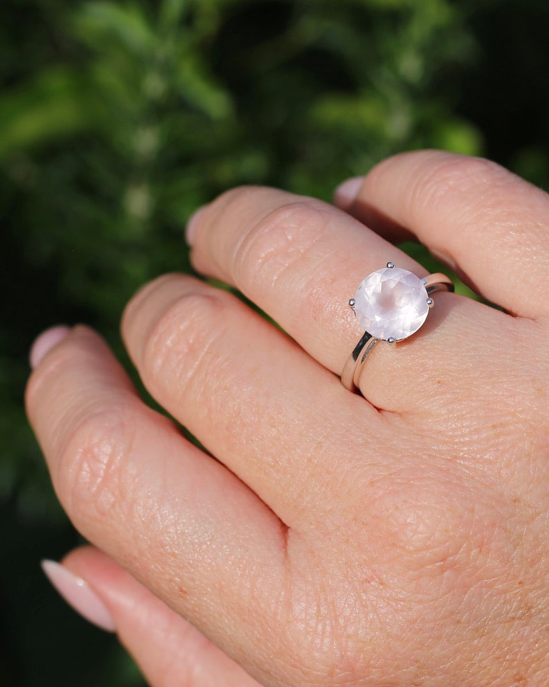 3.7ct Rose Quartz (10mm) Solitaire Ring, Sterling Silver, size O or 7.25, 3.57g