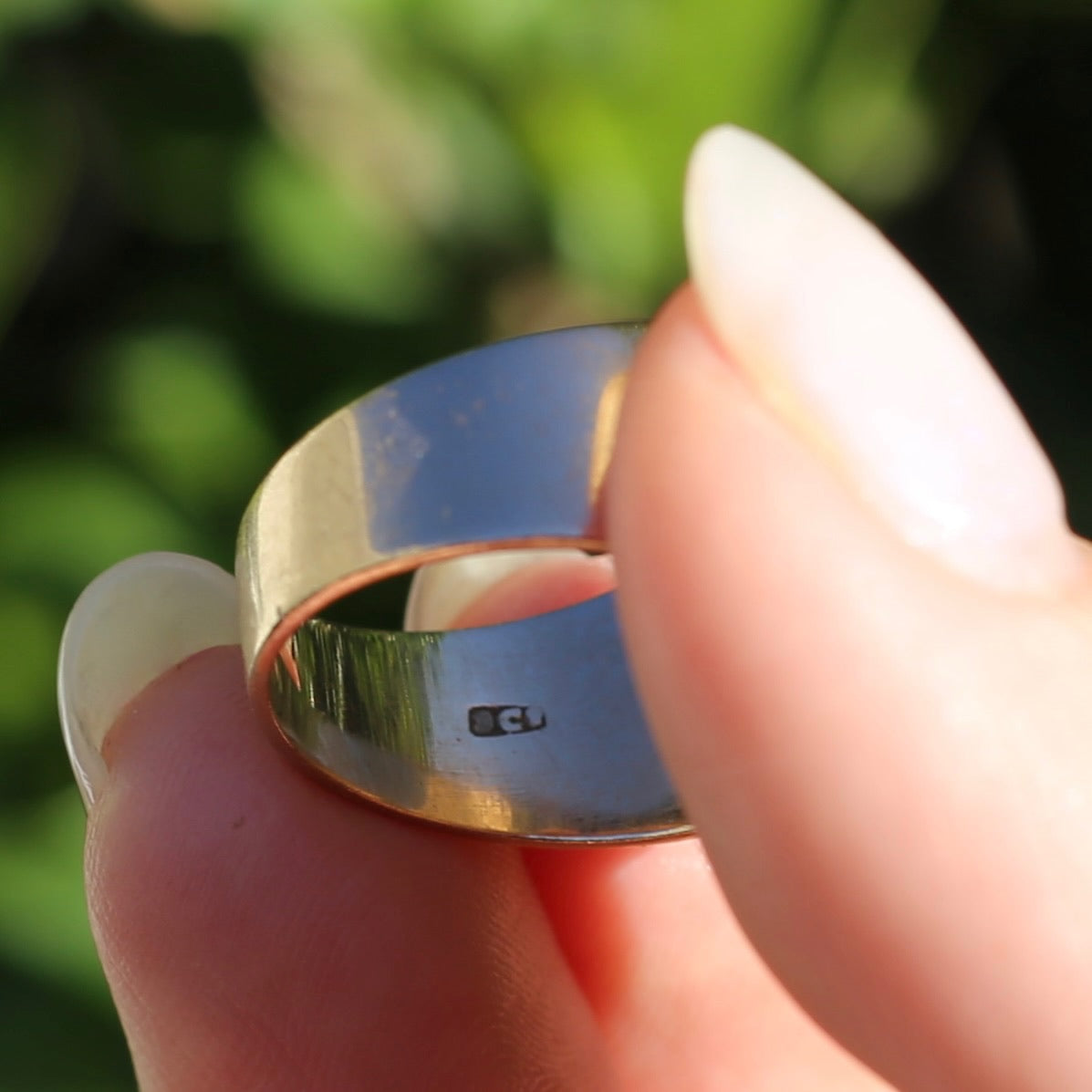 Vintage Bezel Set Opal Cabachon in Rosey 9ct Gold Ring, Size 8 or Q fits more like a P or just over 7.5