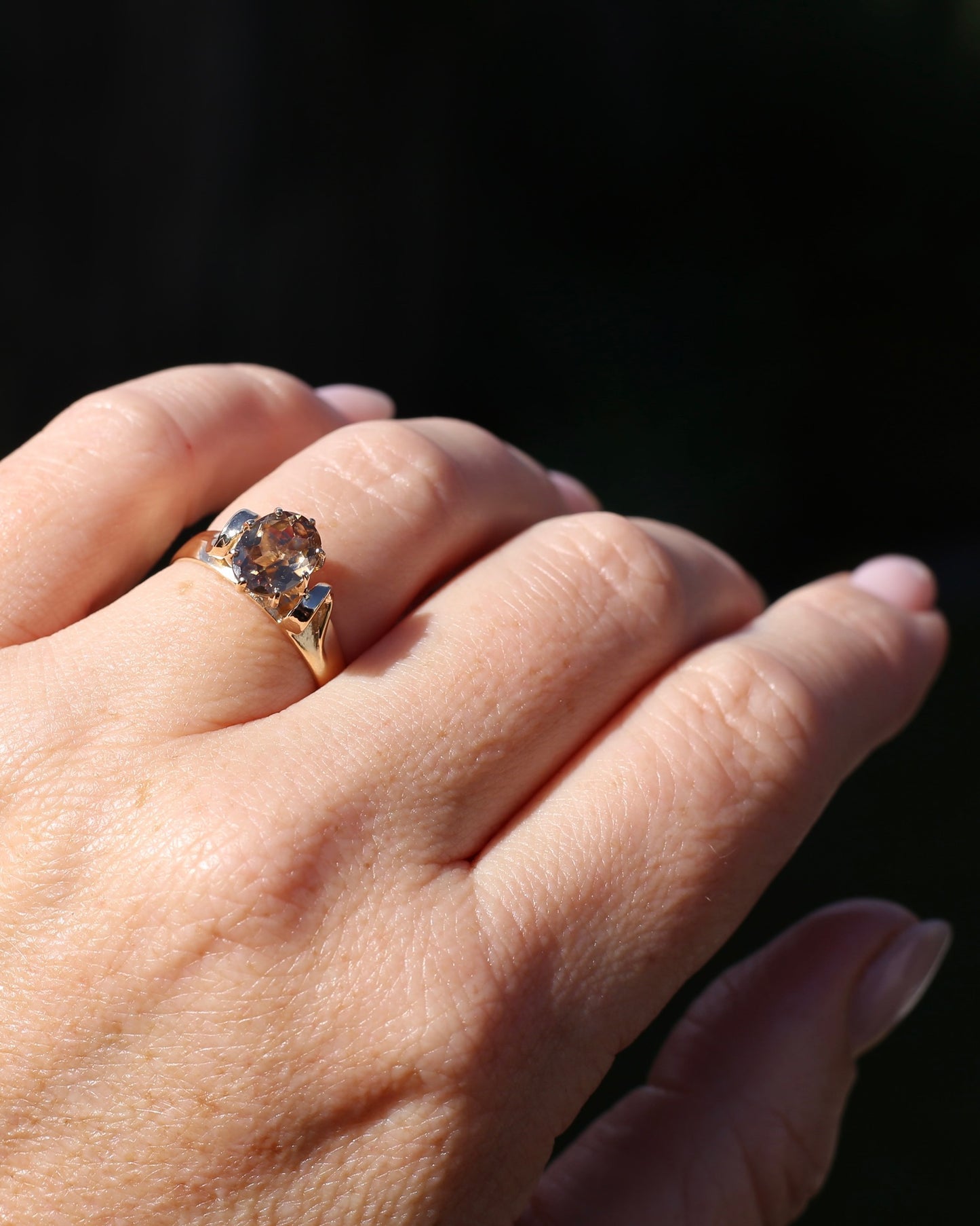 Pale Honey Coloured 2.4ct Australian Zircon in Vintage 9ct Yellow Gold, size P or 7.5