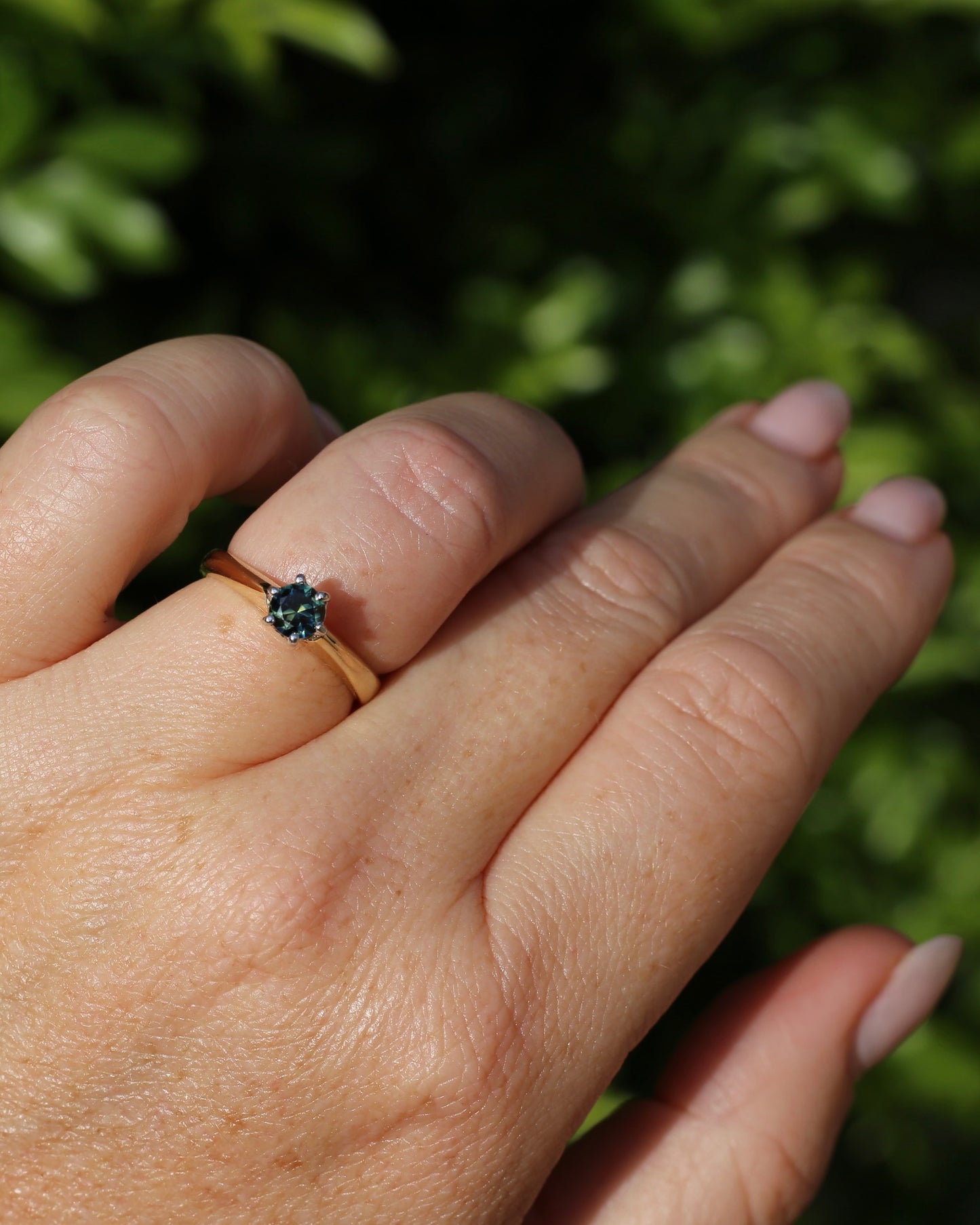 0.55ct Australian Parti Sapphire, 6 Claw Setting, 9ct White and Yellow Gold, size 7 or O, 3.52g