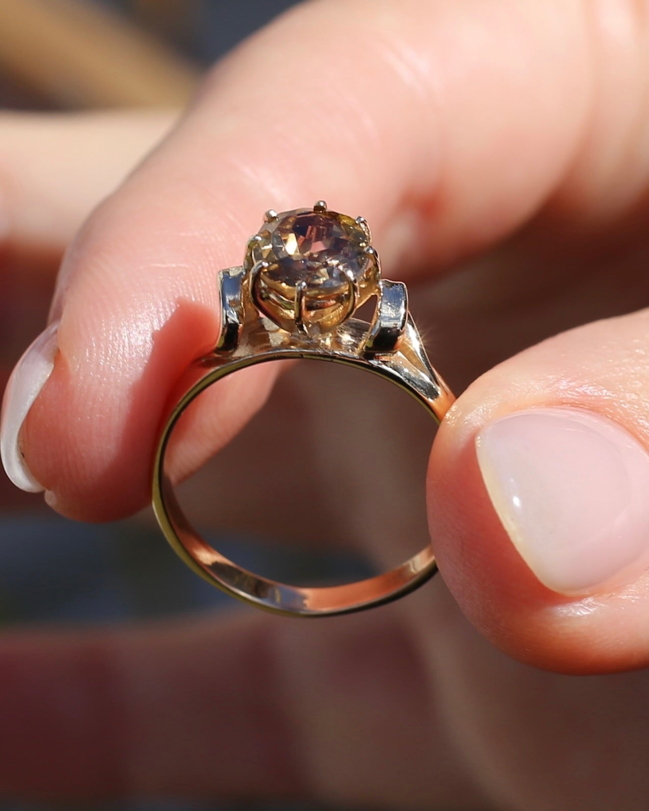 Pale Honey Coloured 2.4ct Australian Zircon in Vintage 9ct Yellow Gold, size P or 7.5