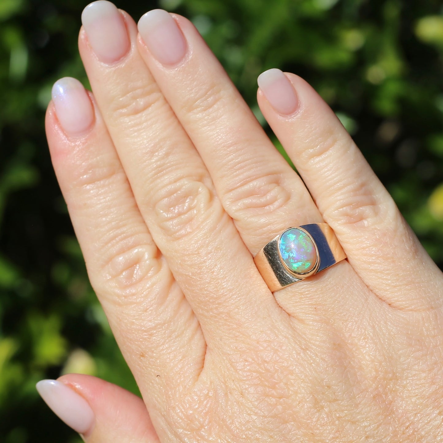 Vintage Bezel Set Opal Cabachon in Rosey 9ct Gold Ring, Size 8 or Q fits more like a P or just over 7.5