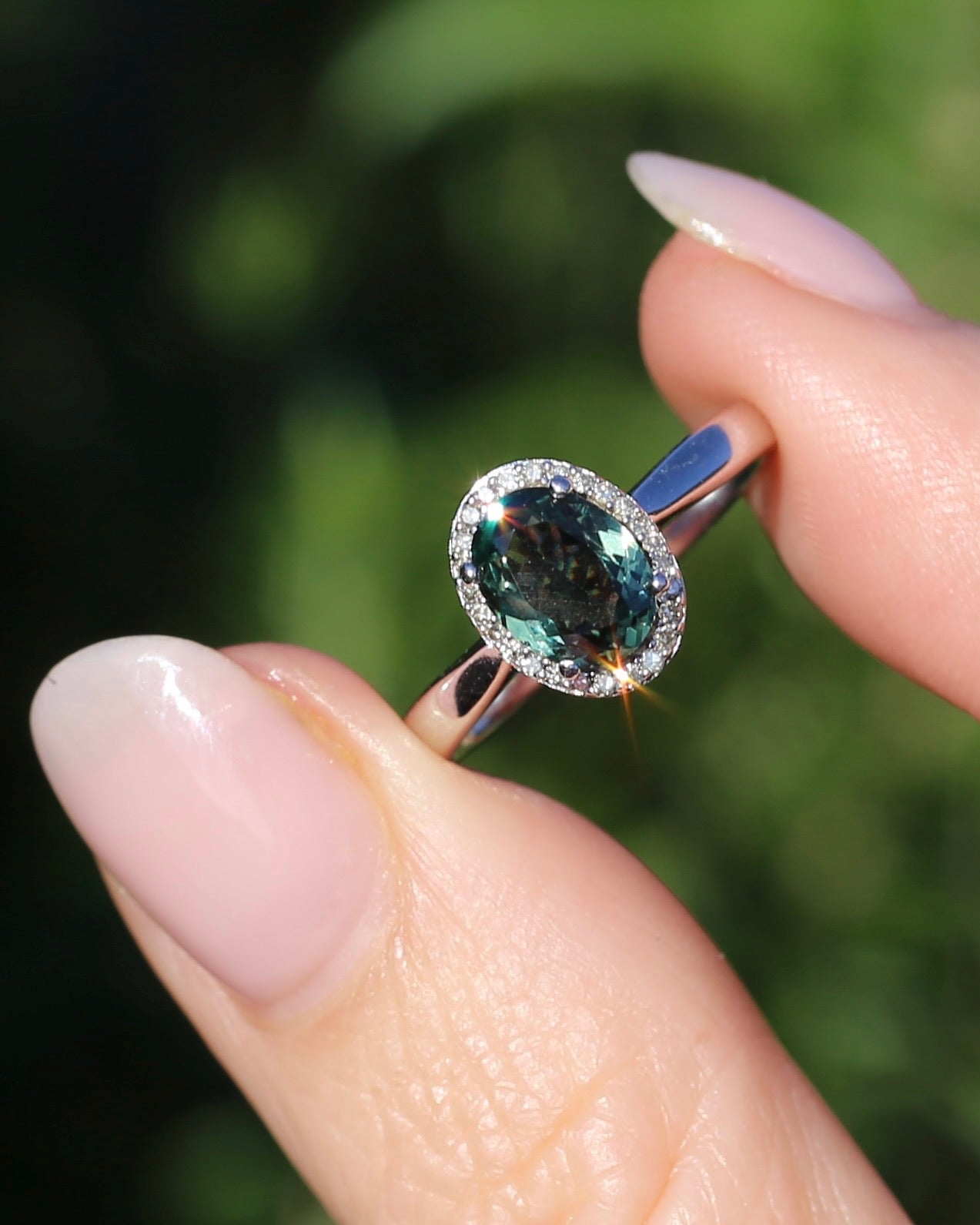 1.48ct Australian Parti Sapphire and SIngle Cut Diamond Halo, 10ct White Gold, size O or 7.25, 3.71g