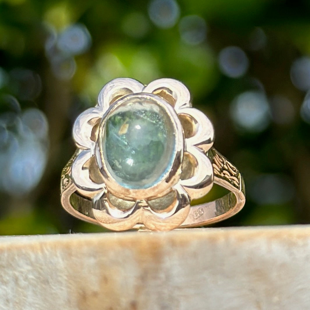 2.35ct Natural Aquamarine Cabochon in Vintage Floral 9ct Gold Ring, size O or 7.25