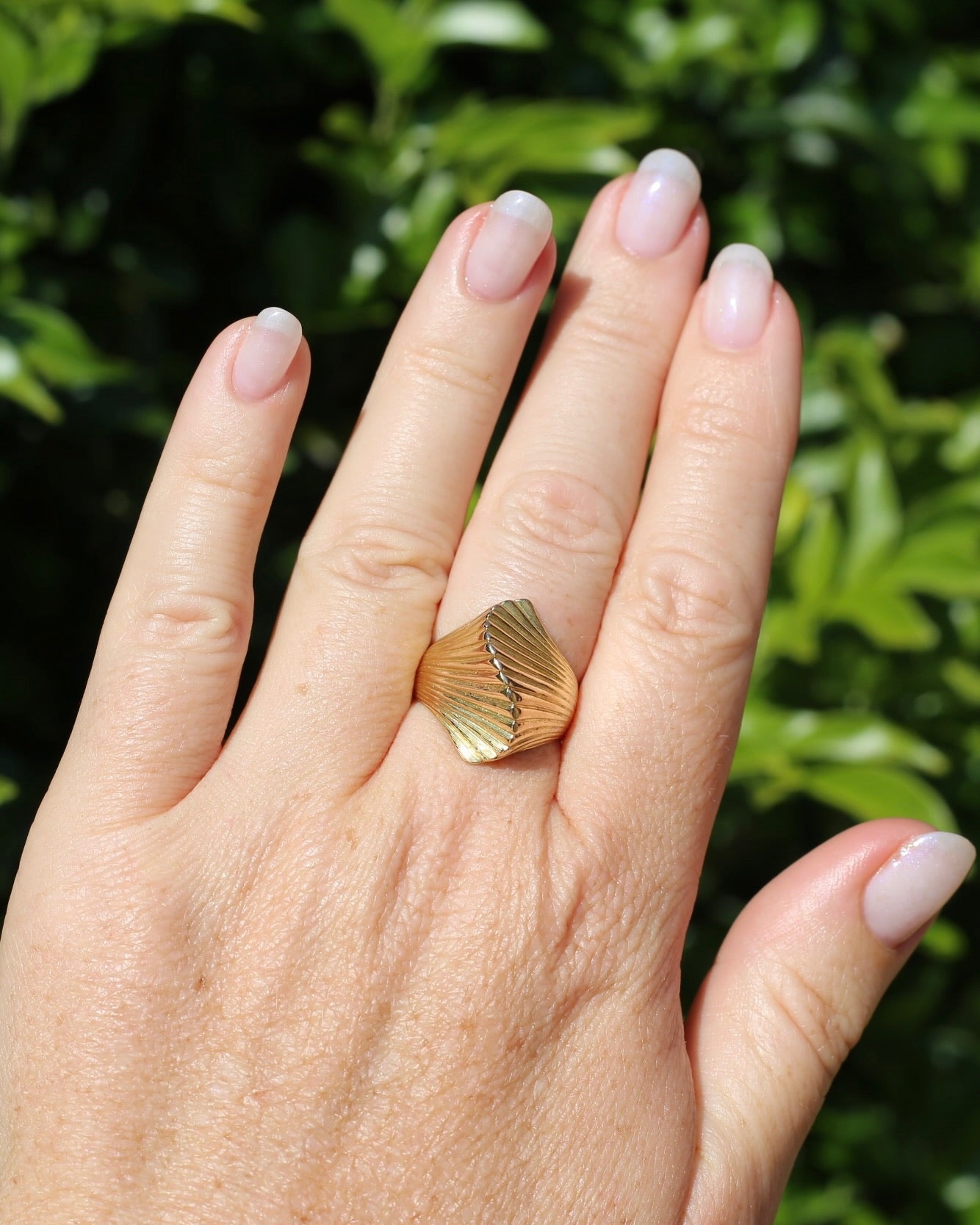 Retro 1970s 14ct Gold Sculptured Shell or Fan Ring, size R or 8.5 (maybe fits a bit bigger)