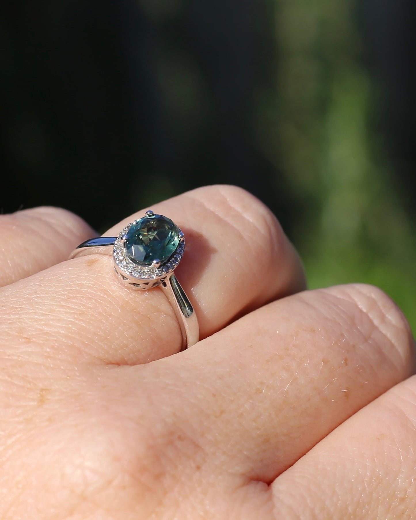 1.48ct Australian Parti Sapphire and SIngle Cut Diamond Halo, 10ct White Gold, size O or 7.25, 3.71g