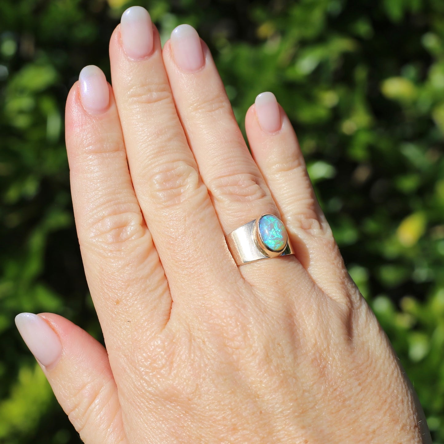Vintage Bezel Set Opal Cabachon in Rosey 9ct Gold Ring, Size 8 or Q fits more like a P or just over 7.5