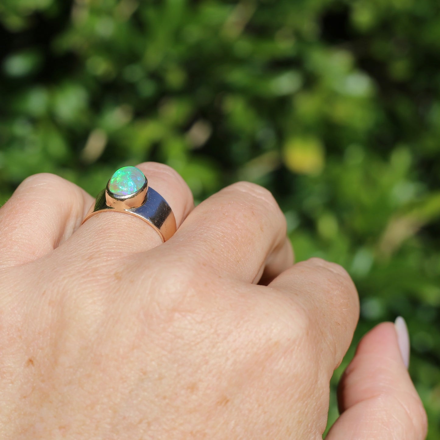 Vintage Bezel Set Opal Cabachon in Rosey 9ct Gold Ring, Size 8 or Q fits more like a P or just over 7.5