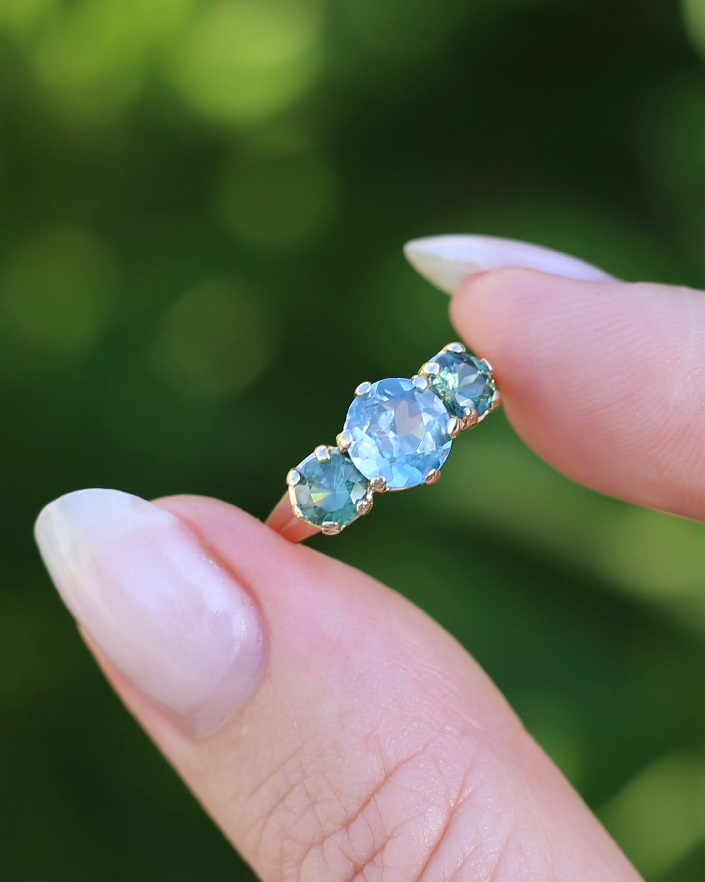1.65ct Blue Zircon and 097ct Parti Sapphire Trilogy, 9ct Yellow Gold, size R1/2 or 8.75