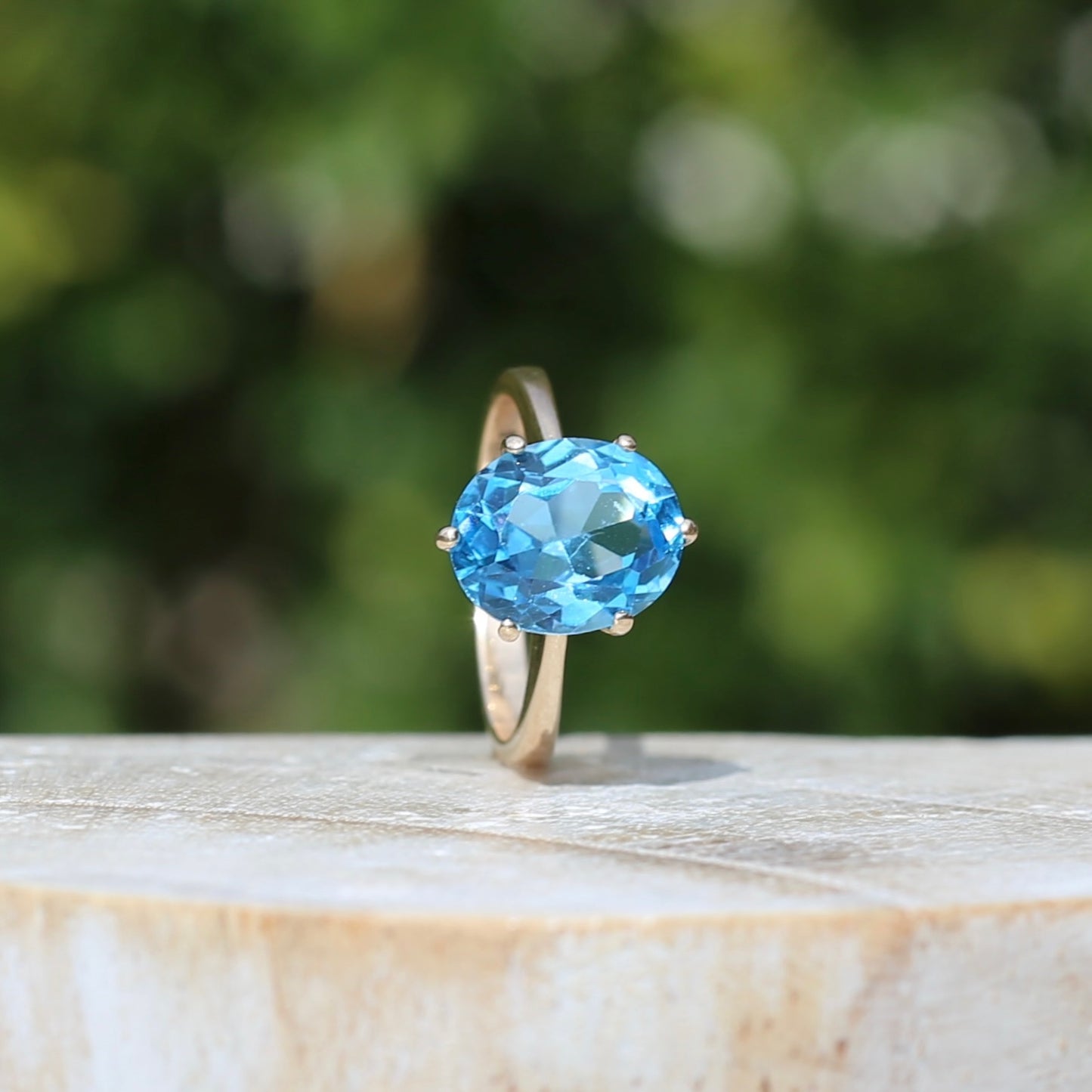 Vintage 4.5ct Oval Blue Topaz Claw Set Ring, 9ct Yellow Gold, size 6 or L1/2