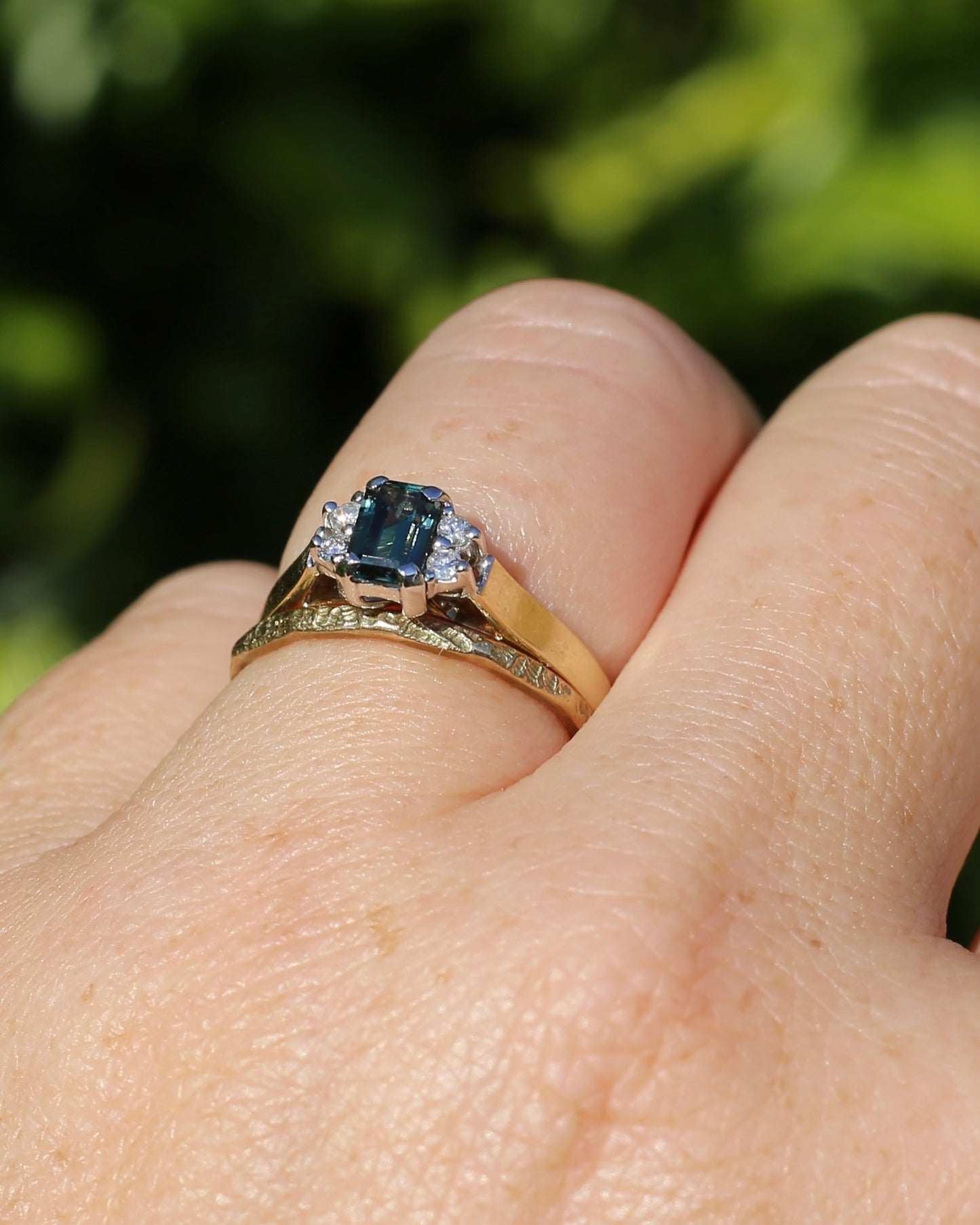 East African 0.725ct Teal Sapphire in Vintage Diamond Ring, 9ct Yellow and White Gold, size N1/2 or 7, 2.54g