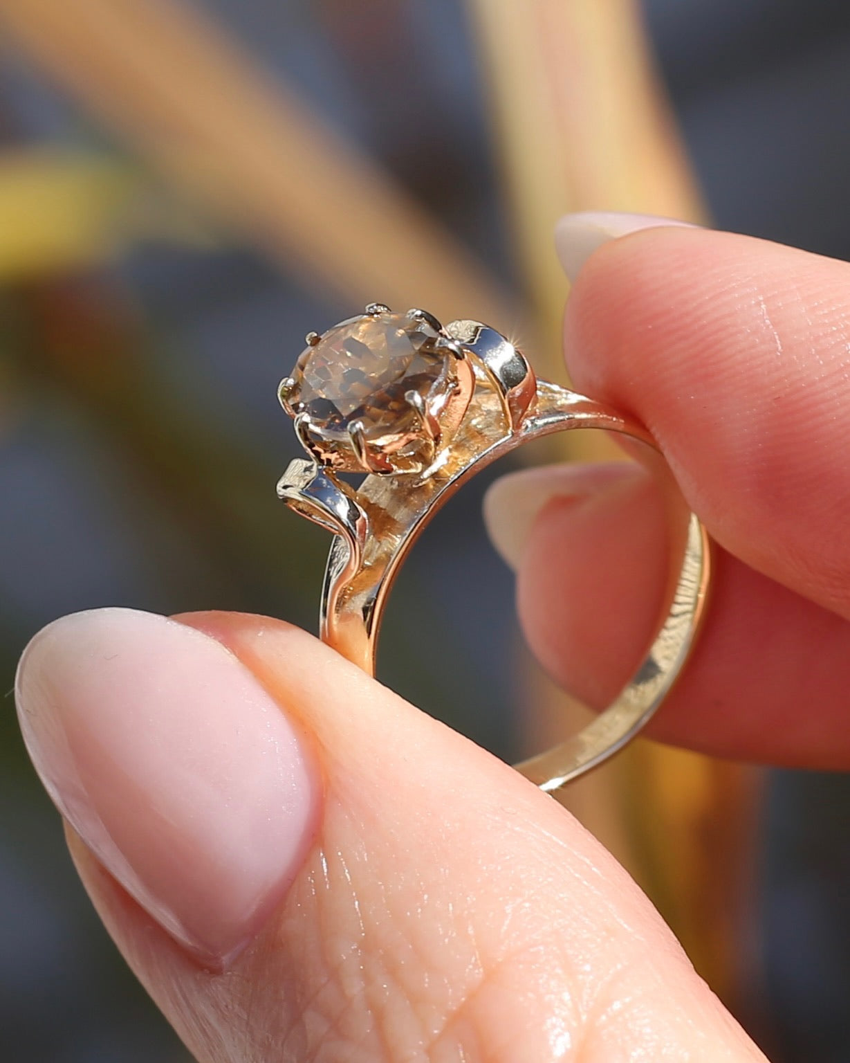 Pale Honey Coloured 2.4ct Australian Zircon in Vintage 9ct Yellow Gold, size P or 7.5