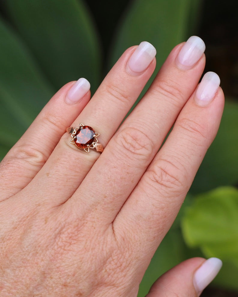 4ct Whisky Zircon in Vintage Old Rosey Gold Ring, 9ct Old Rosey Gold, size M or just over 6, 2.18g