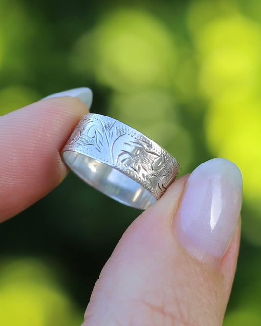 Vintage Hand Engraved Leaf Pattern Ring, Sterling Silver, size M or 6.25 (fits more like an K1/2 or L), 2.3g