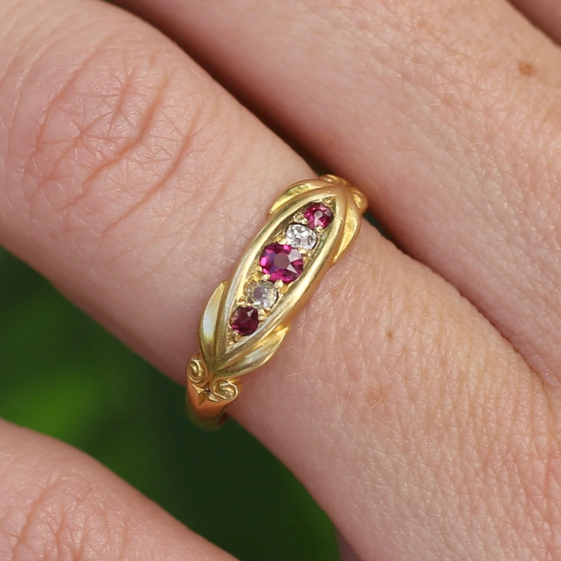 Antique gold ruby on sale ring