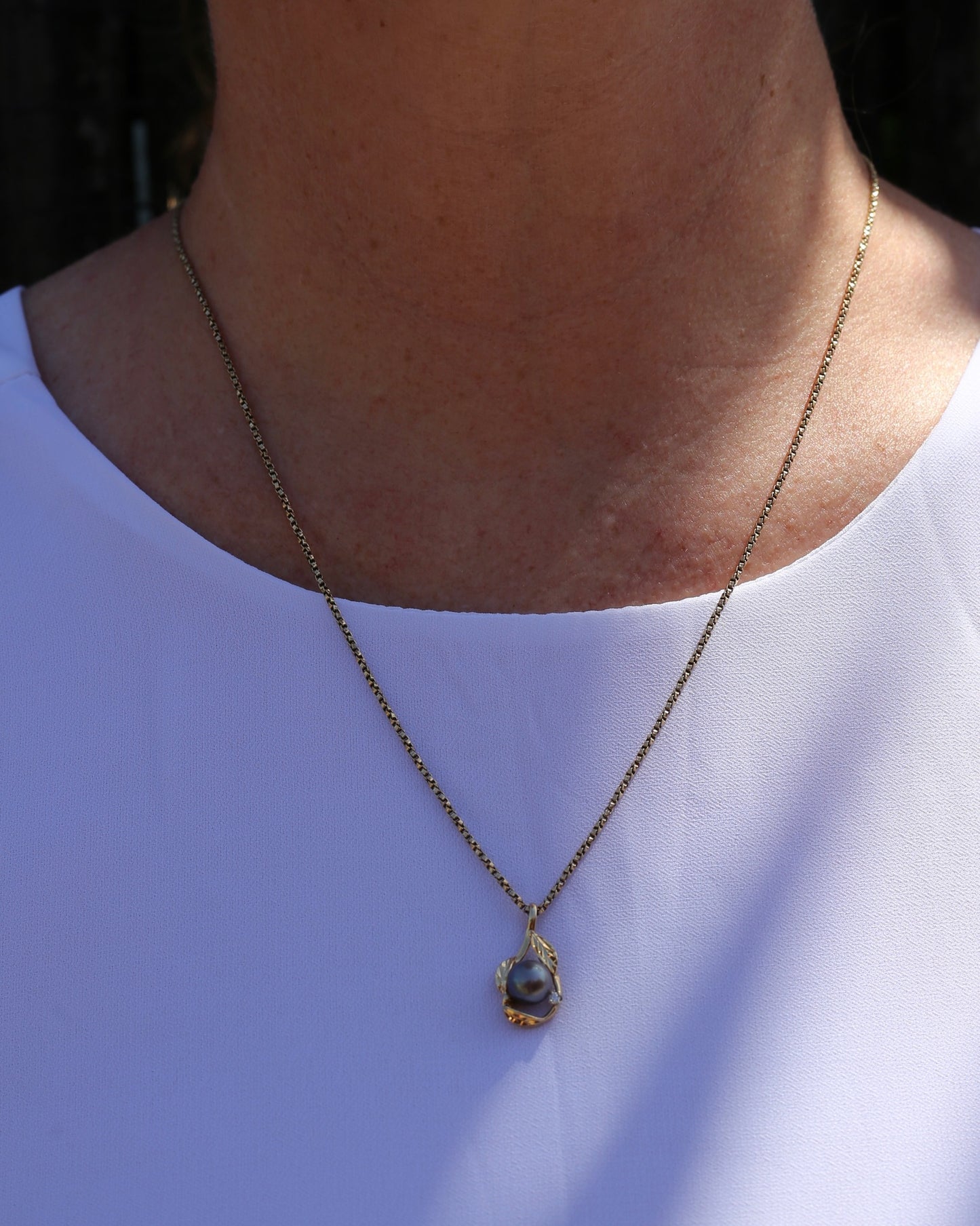 Grey Pearl, Diamond and Three Leaf Pendant, 14ct Yellow Gold, 1.61g