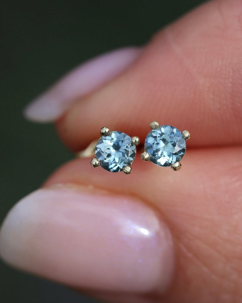0.8ct Pale Blue Parti Sapphire Studs, 9ct Yellow Gold, 0.76g