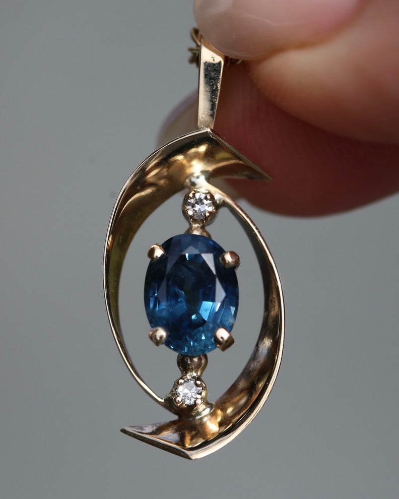 1.5ct Natural Blue Sapphire and Diamond Vintage Pendant, 9ct Yellow Gold, 1.57g