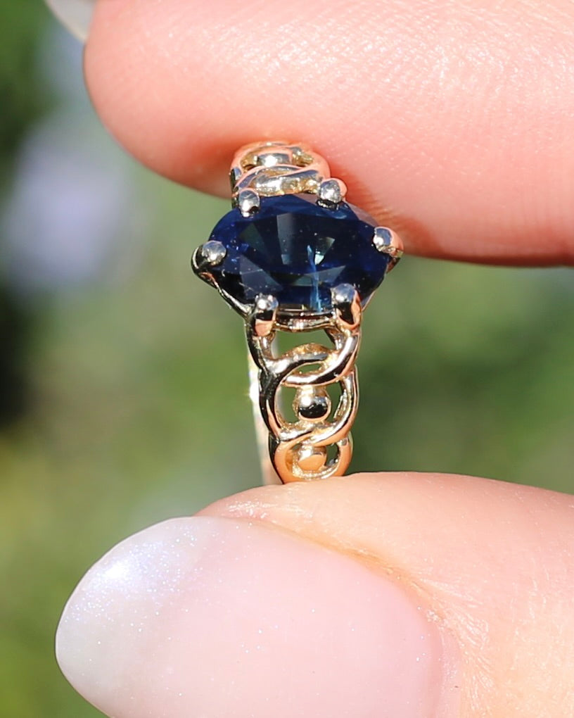 1.5ct Natural Australian Sapphire in 6 Claw Set Ring with Rope Detail Shoulders, 9ct Yellow Gold, size 8 or Q, 1.79g