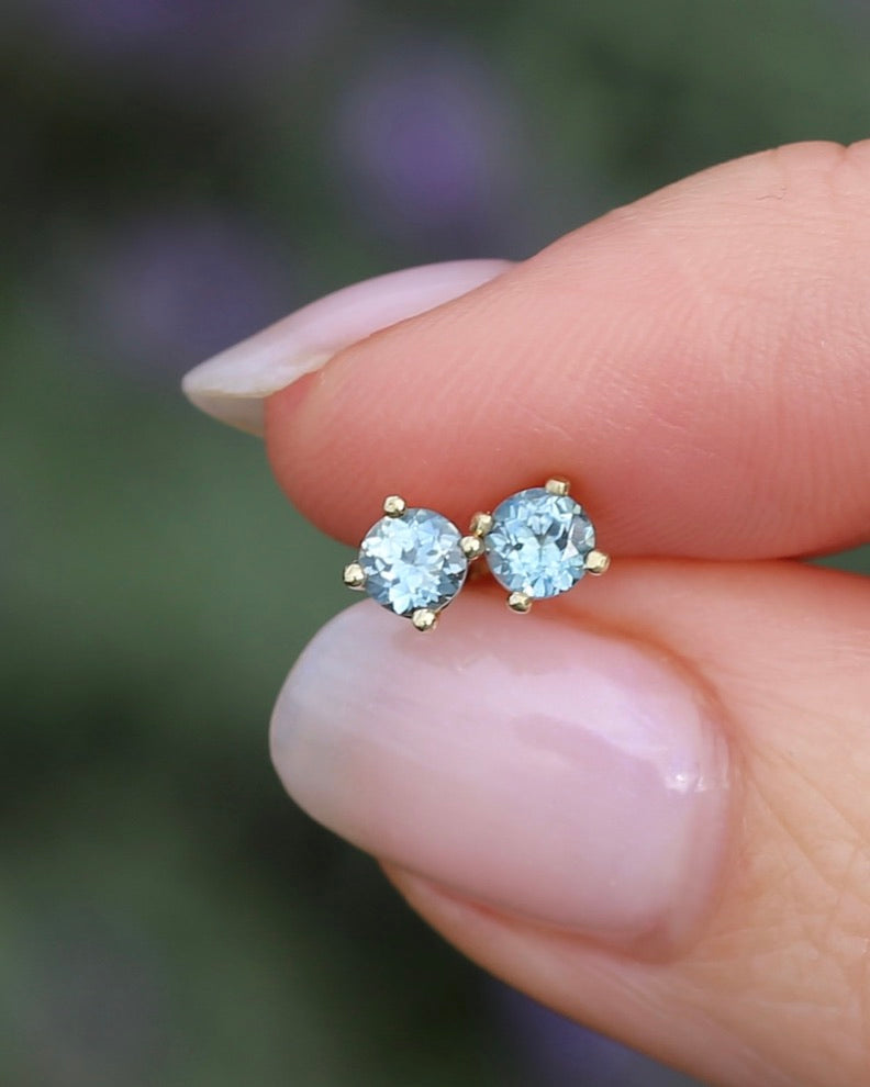 0.8ct Pale Blue Parti Sapphire Studs, 9ct Yellow Gold, 0.76g