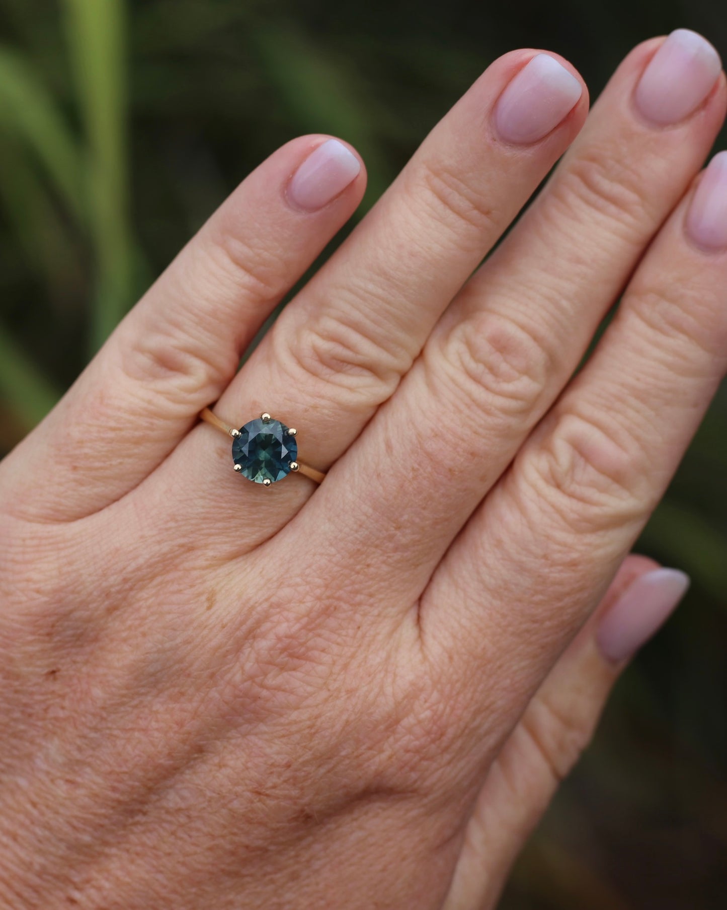 2.95ct Unheated Parti Sapphire Solitaire, 9ct Yellow Gold, size O or 7.5, 3.05g