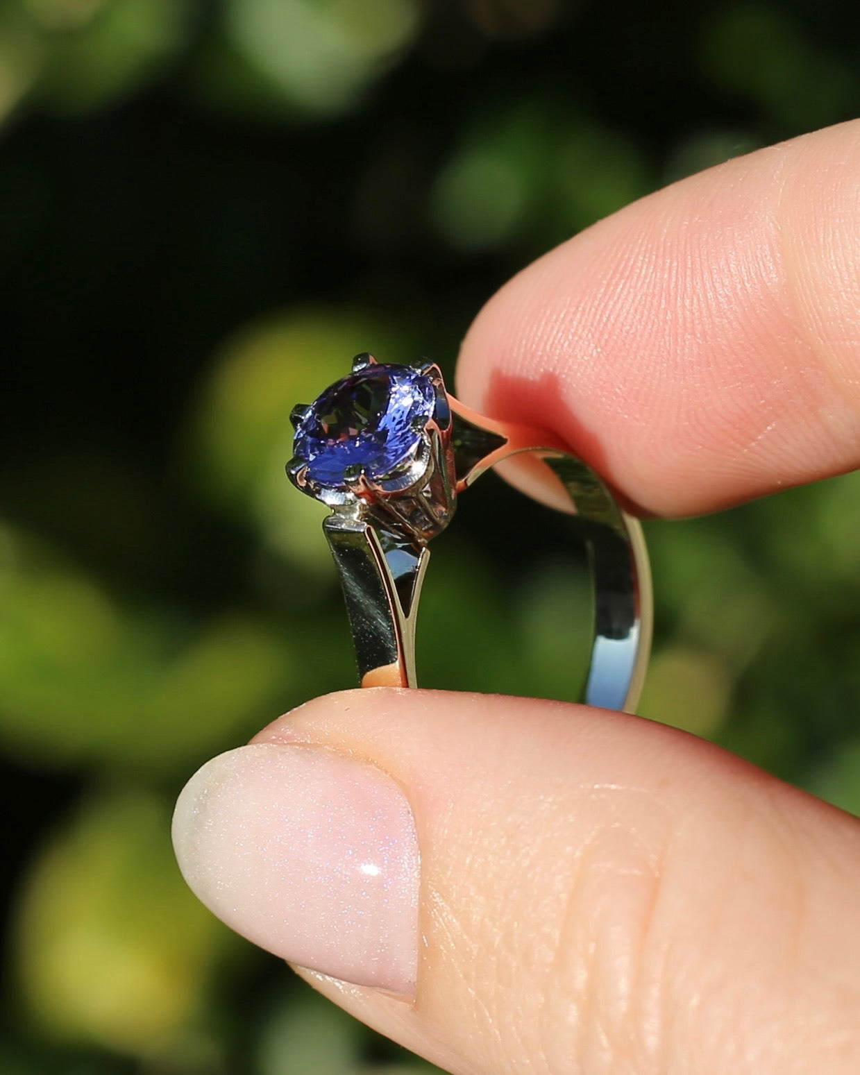 1.65ct Tanzanite in Vintage Mixed Metal 9ct White & Yellow Gold Ring, size Q1/2 or 8.25