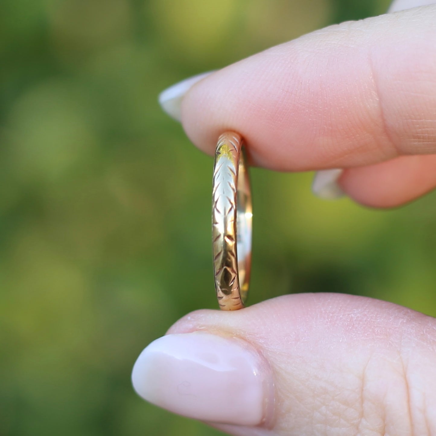 Antique 18ct Old Rosey Gold Wedder with Angular Engravings, size N1/2 or just under 7