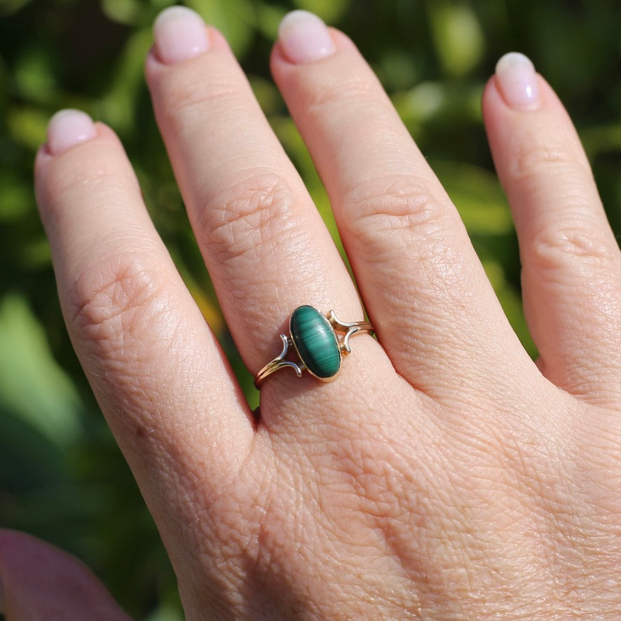 Oval malachite Ring, 9ct YG, size 8 or Q