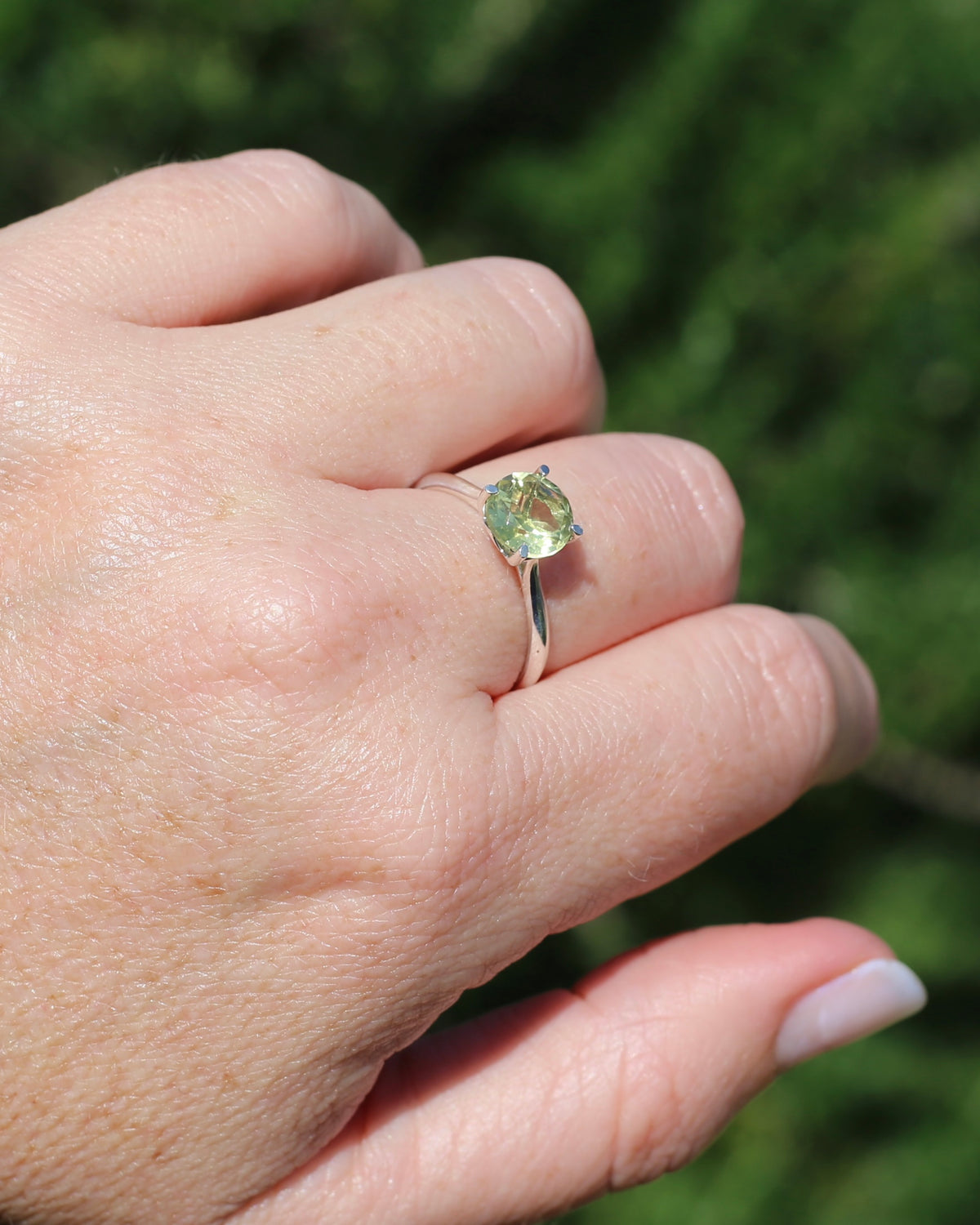 1.8ct Lemon Quartz Solitaire, Sterling Silver, size Q or just over 8, 1.91g