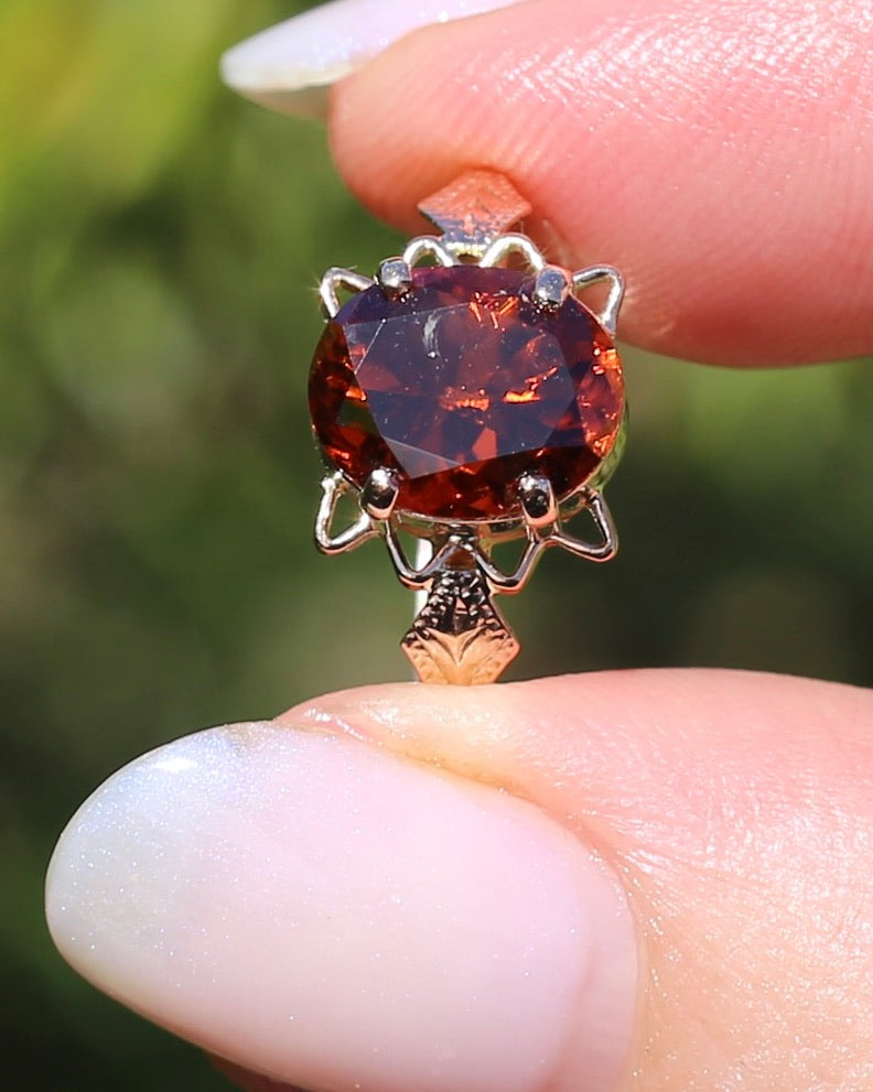 4ct Whisky Zircon in Vintage Old Rosey Gold Ring, 9ct Old Rosey Gold, size M or just over 6, 2.18g