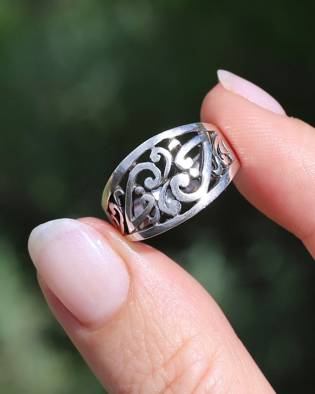 Hand Carved Flat Swirl J Ring, Sterling Silver, size R or 8.5 - fits more like a Q1/2 due to width, 3.78g