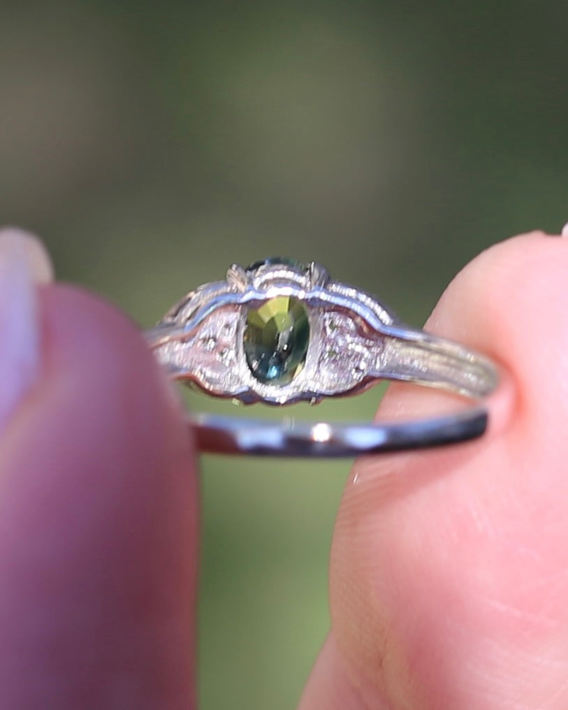 0.8ct Parti Sapphire and Single Cut Diamond Ring, 9ct White Gold, size N or just over 6.5, 2.00g
