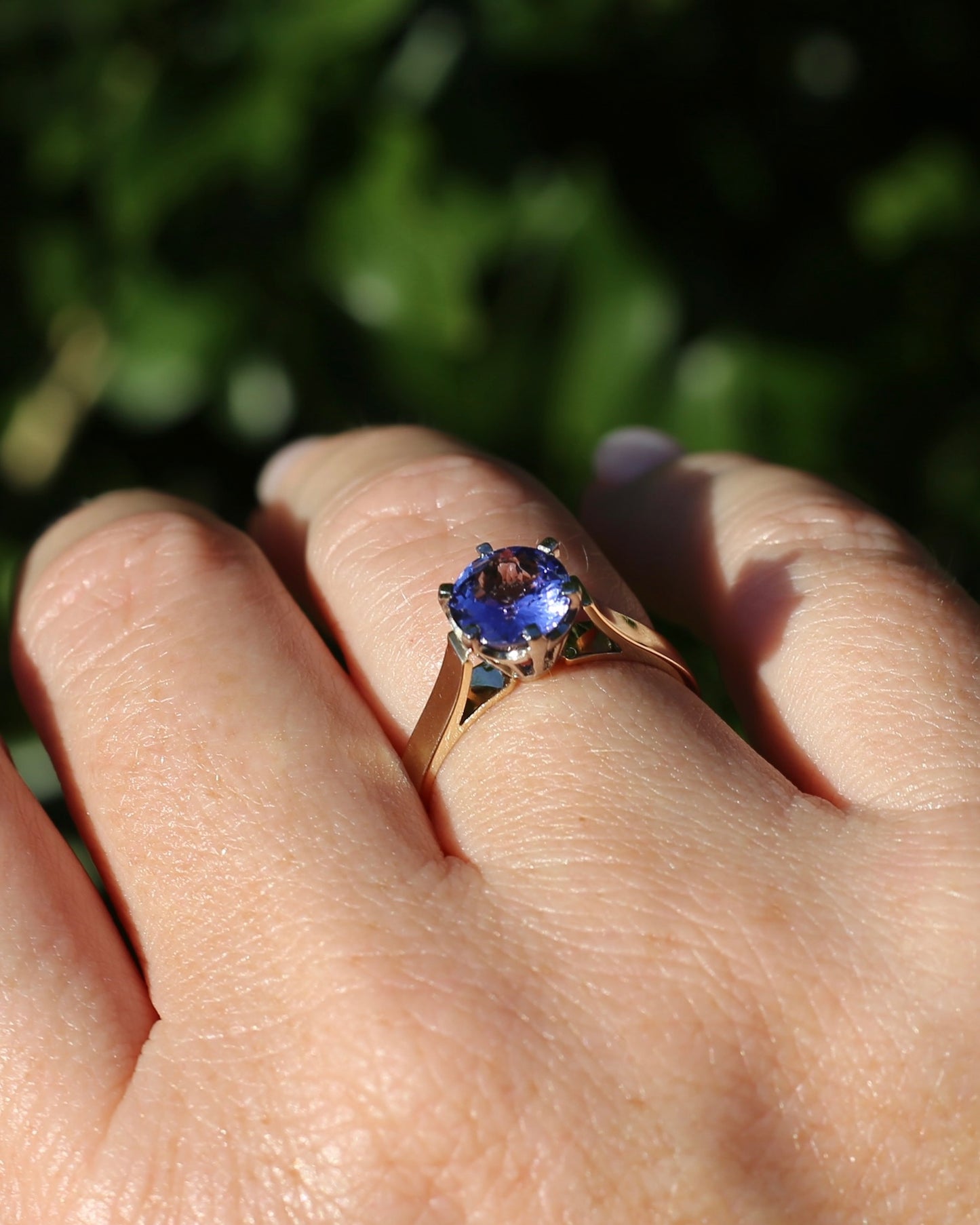1.65ct Tanzanite in Vintage Mixed Metal 9ct White & Yellow Gold Ring, size Q1/2 or 8.25