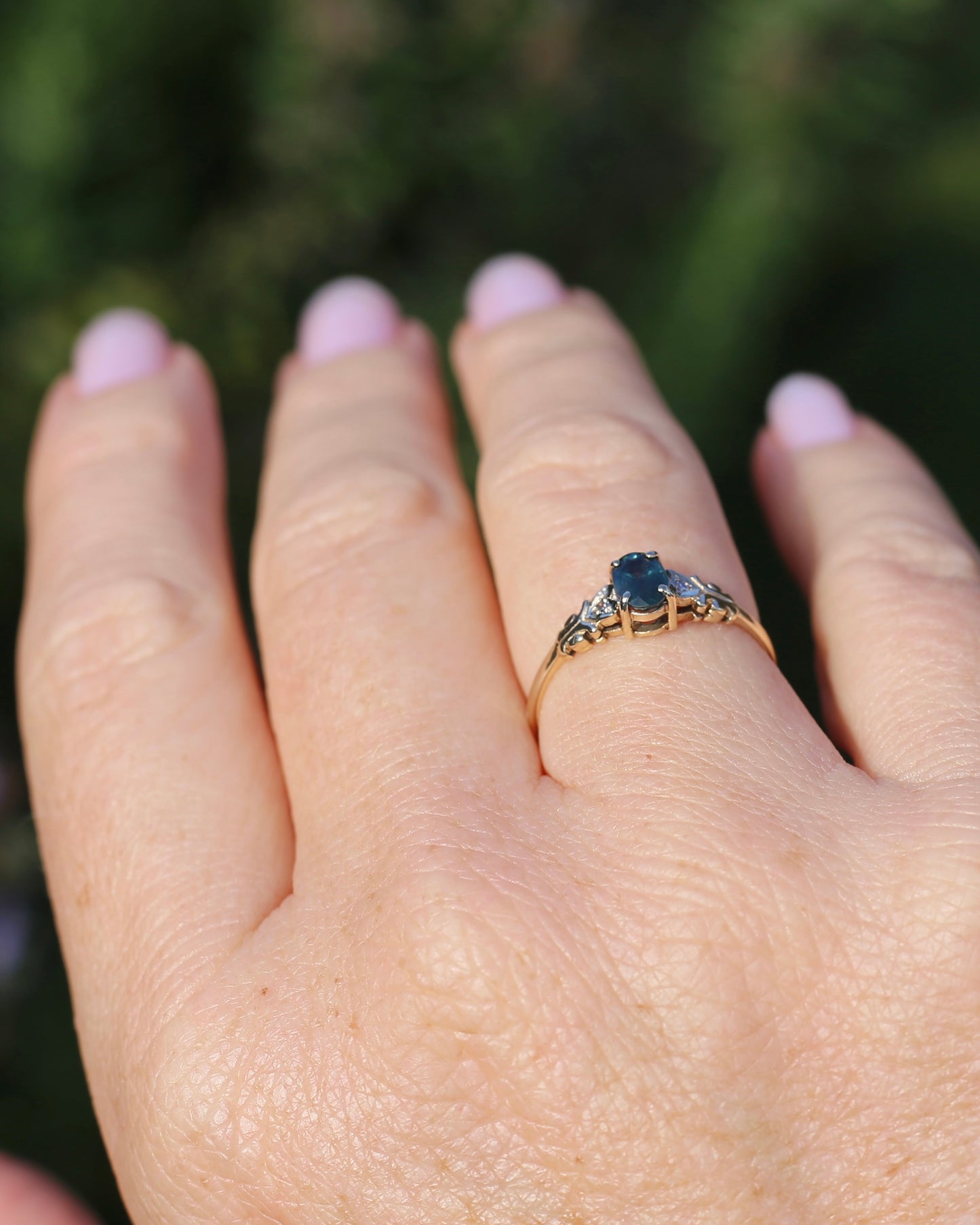 0.5ct Natural Green Parti Sapphire with Diamond Set Heart & Leaf Shoulders, 9ct Yellow Gold, size O1/2 or 7.5, 1.44g