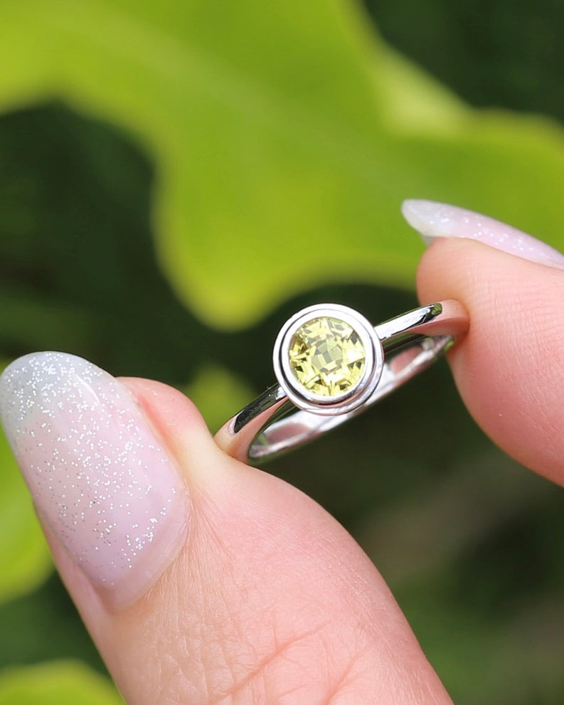Old Cut Yellow Sapphire in 18ct White Gold Bezel Set Ring, 18ct Yellow Gold, size L or just under 5.75 , 4.48g, with valuation