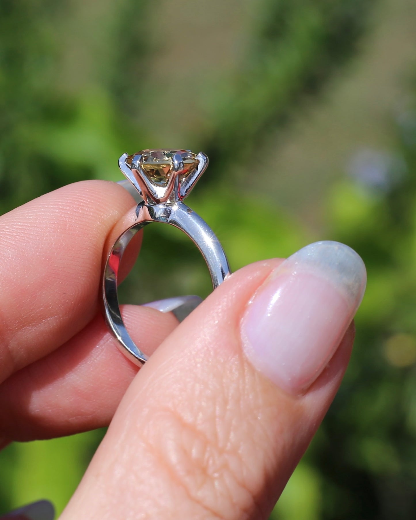 9mm 2.25ct Natural Yellow Beryl, 6 Claw Set, 9ct White Gold, size N1/2 or nearly 7, 3.75g