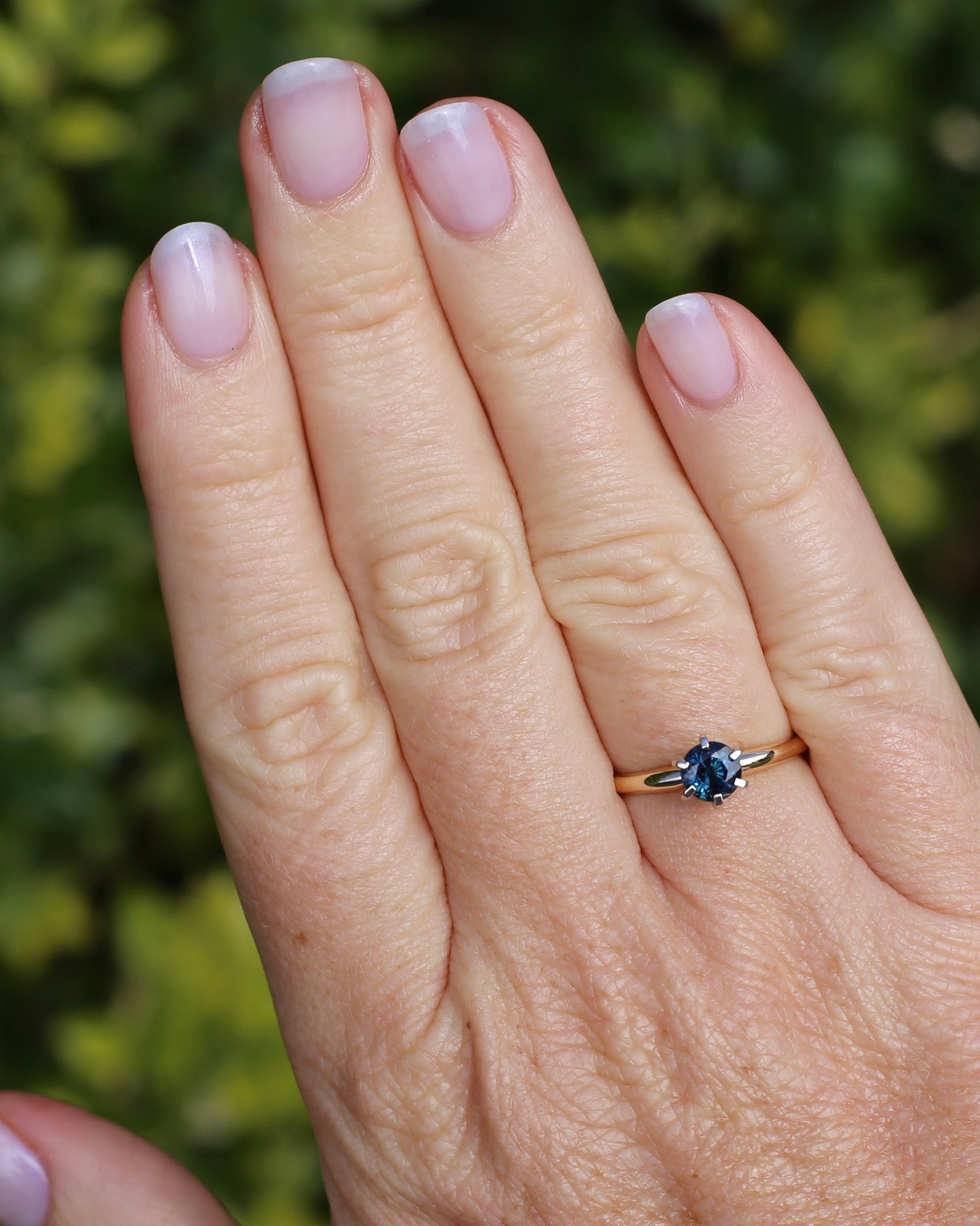 0.8ct Natural Teal Blue Sapphire in 14ct 6 Claw White Gold Setting on 14ct Yellow Gold Band, size N1/2 or just under 7, 2.51g
