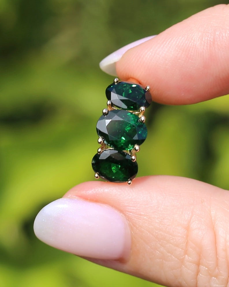 Glorious 5.18ct Tsavorite Green Garnet Trilogy Ring, 9ct Yellow Gold, size O1/2 or just over 7.25, 2.9g, with valuation