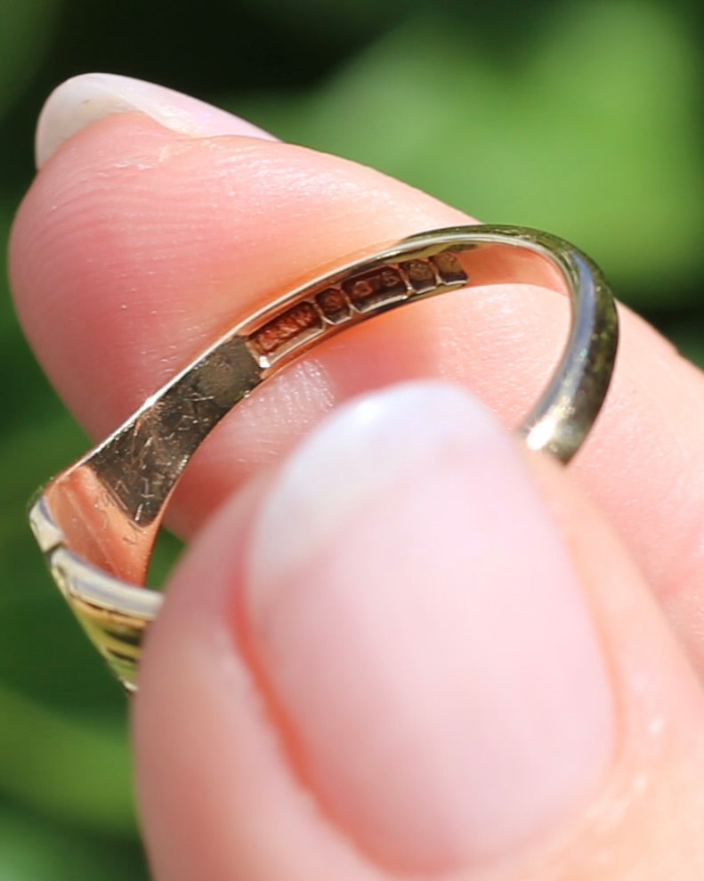 1973 Made Birmingham Heart Shaped Signet Ring, 9ct Yellow Gold, size R or 8.75, 2.91g