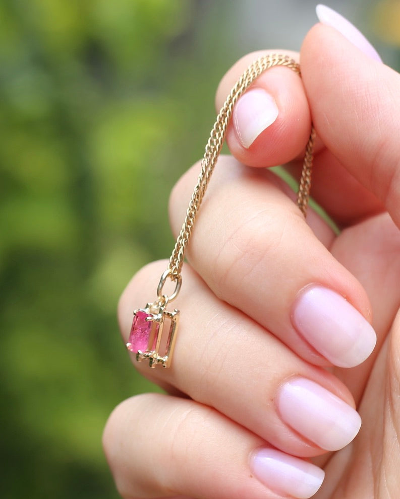 0.65ct pink tourmaline Handmade Pendant, 9ct Yellow Gold, 1.11g