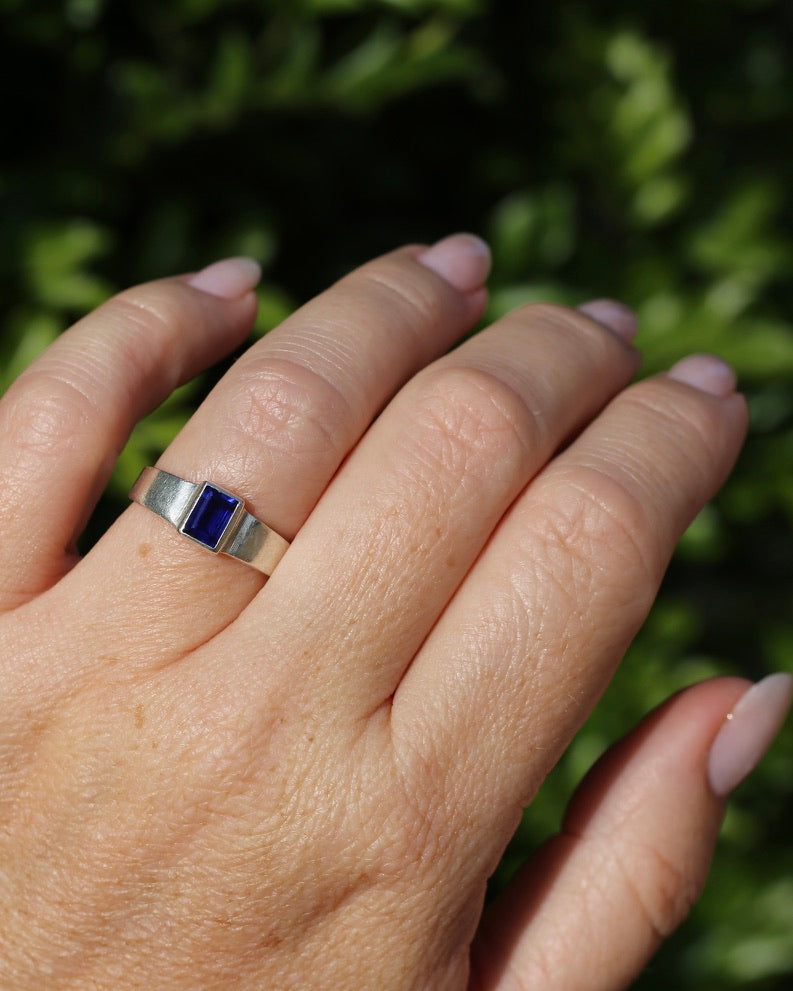 Blue Sapphire (Synthetic) Baguette in Bezel Set Silver Ring, size Q1/2 or 8.25 (fits more like a P1/2), 3.5g