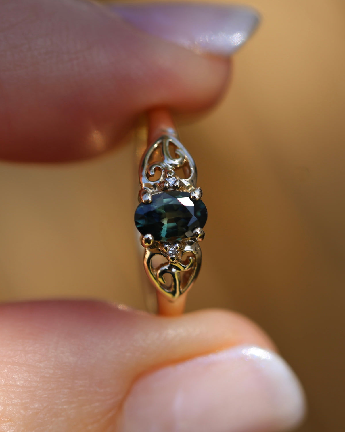 0.75ct Natural Teal Green Parti Sapphire with tiny Diamond Set Swirl Shoulders, 9ct Yellow Gold, size M1/2  or  just under 6.5, 1.44g