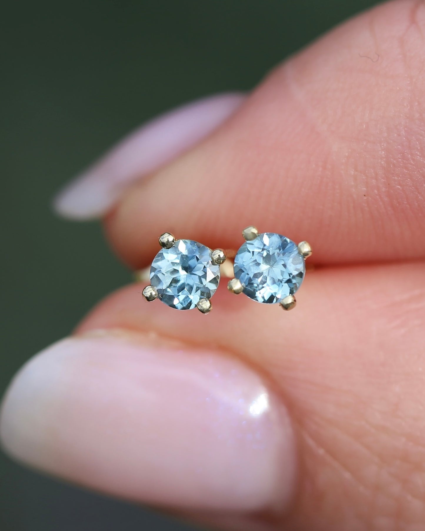 0.8ct Pale Blue Parti Sapphire Studs, 9ct Yellow Gold, 0.76g