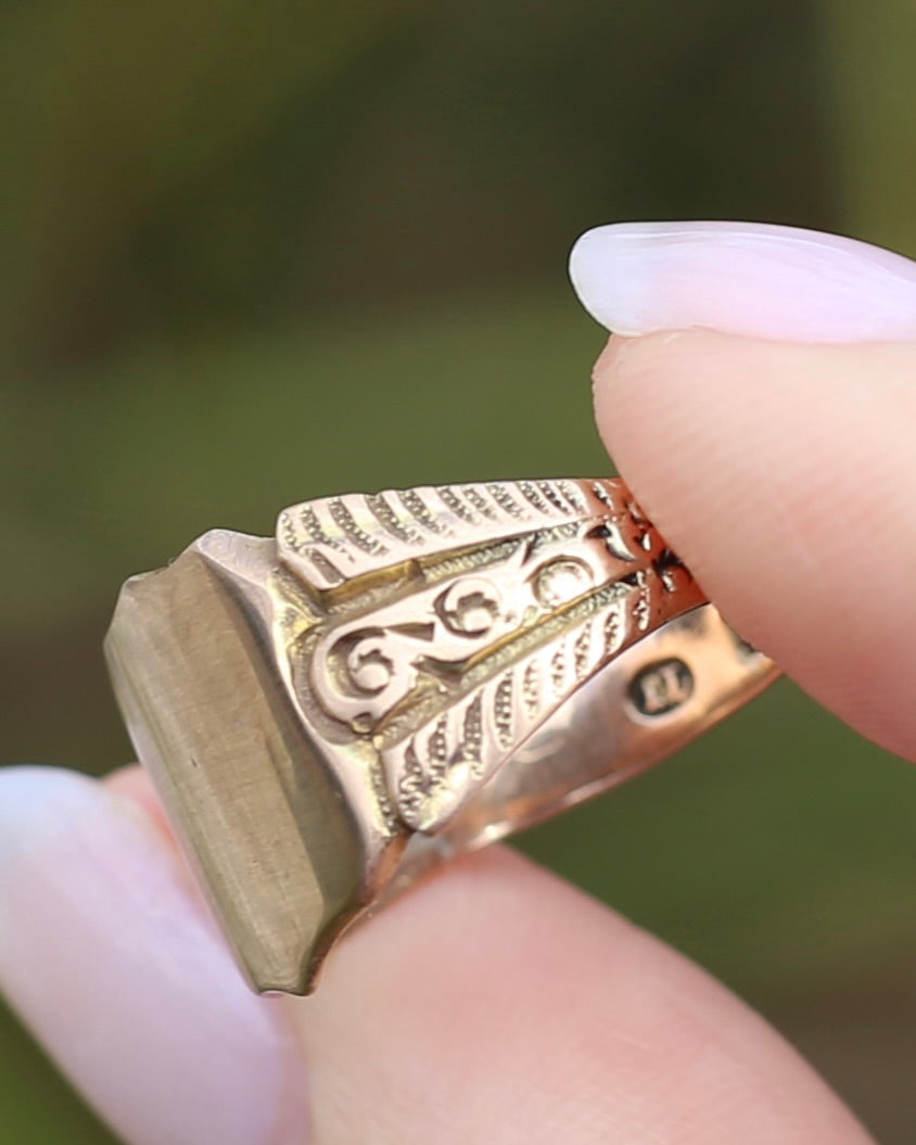 Antique 1918 Signet Ring with Carved Shoudlers, 9ct Old Rose Gold, size Q or 8 - fits more like O1/2 - P or 7.5 based on width, 4.29g