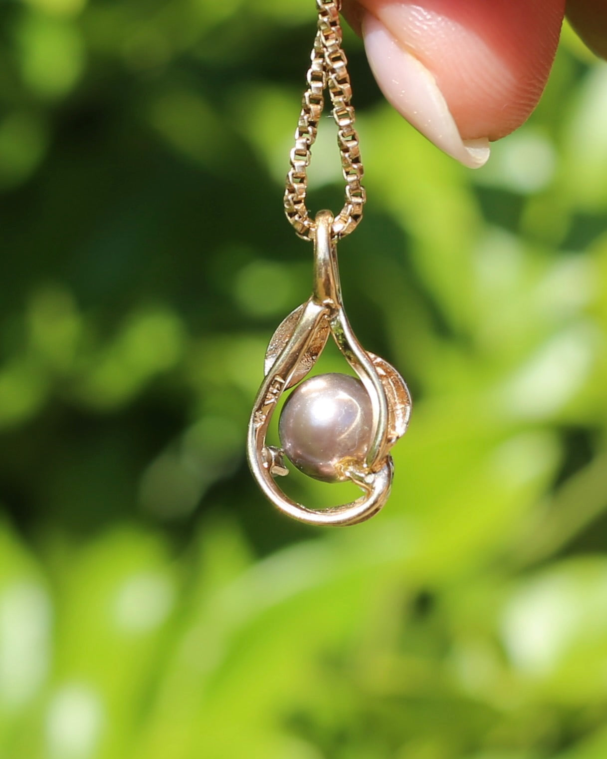 Grey Pearl, Diamond and Three Leaf Pendant, 14ct Yellow Gold, 1.61g