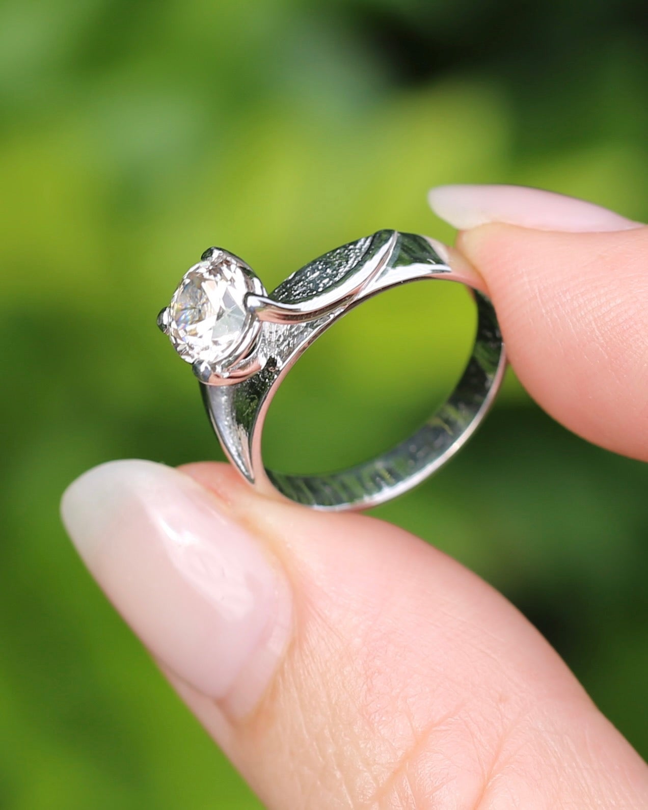 Circa 1970s 1.57ct White Pink Australian Zircon Ring, 9ct White Gold, size N or 6.75, 3.44g