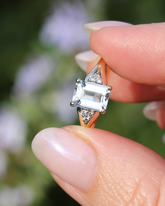 1.4ct Emerald Cut Aquamarine with Natural Diamond Set Split Shoulders, 9ct Yellow Gold, size 8 or Q, 2.31g