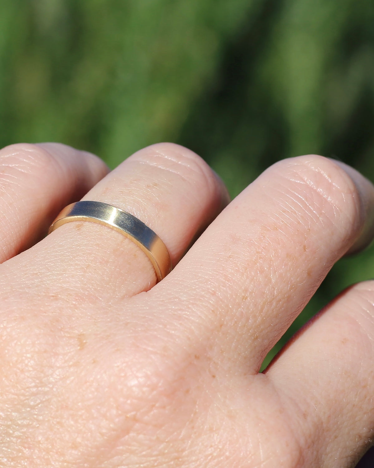 3.6mm Flat 9ct Wedder, 9ct Yellow Gold, size Q or just over 8, 3.63g